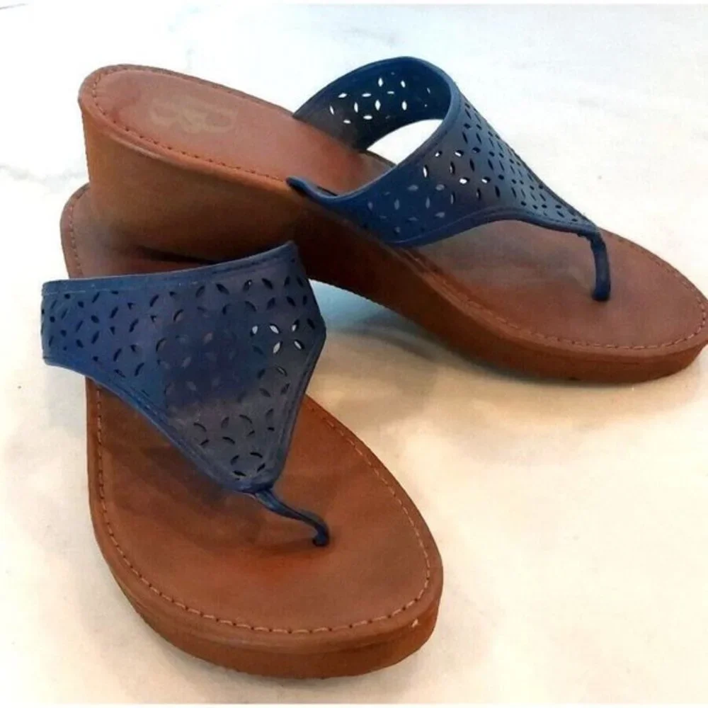 DB Blue Faux‎ Leather Lazer Cut Semi-Platform Small Wedge Flip Flop Sz 7